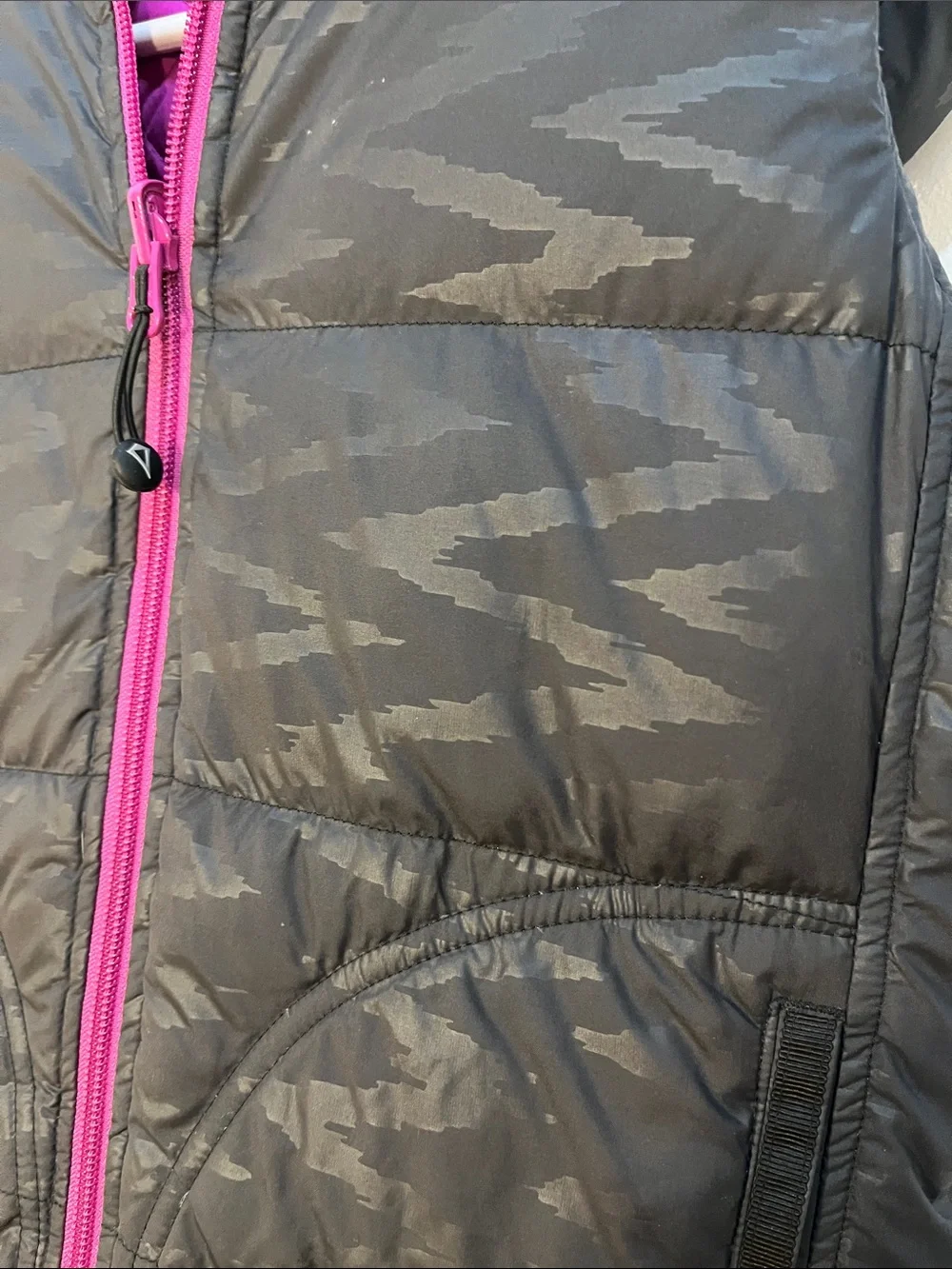 Ivivva Girls' reversible Reflective detail Goose Down Hooded Quilted Vest